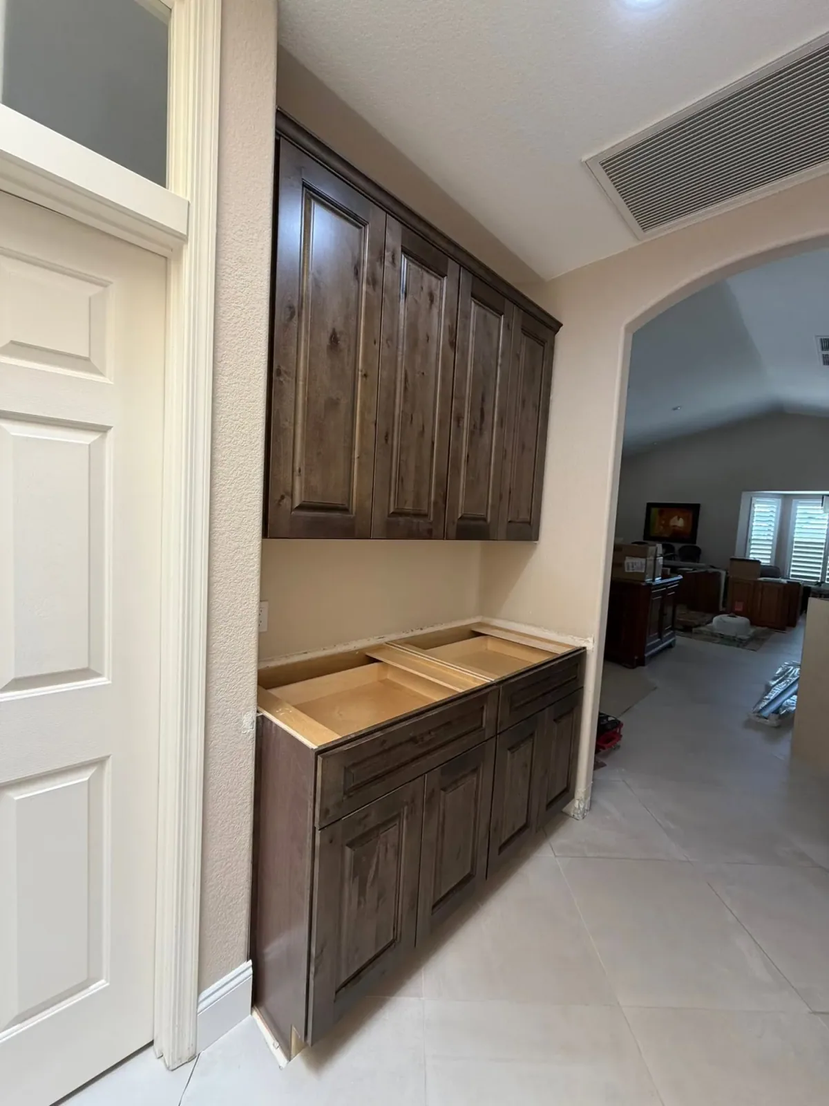 Custom wet bar built in cabinetry by Ramos Cabinetry and Construction in Chandler, AZ