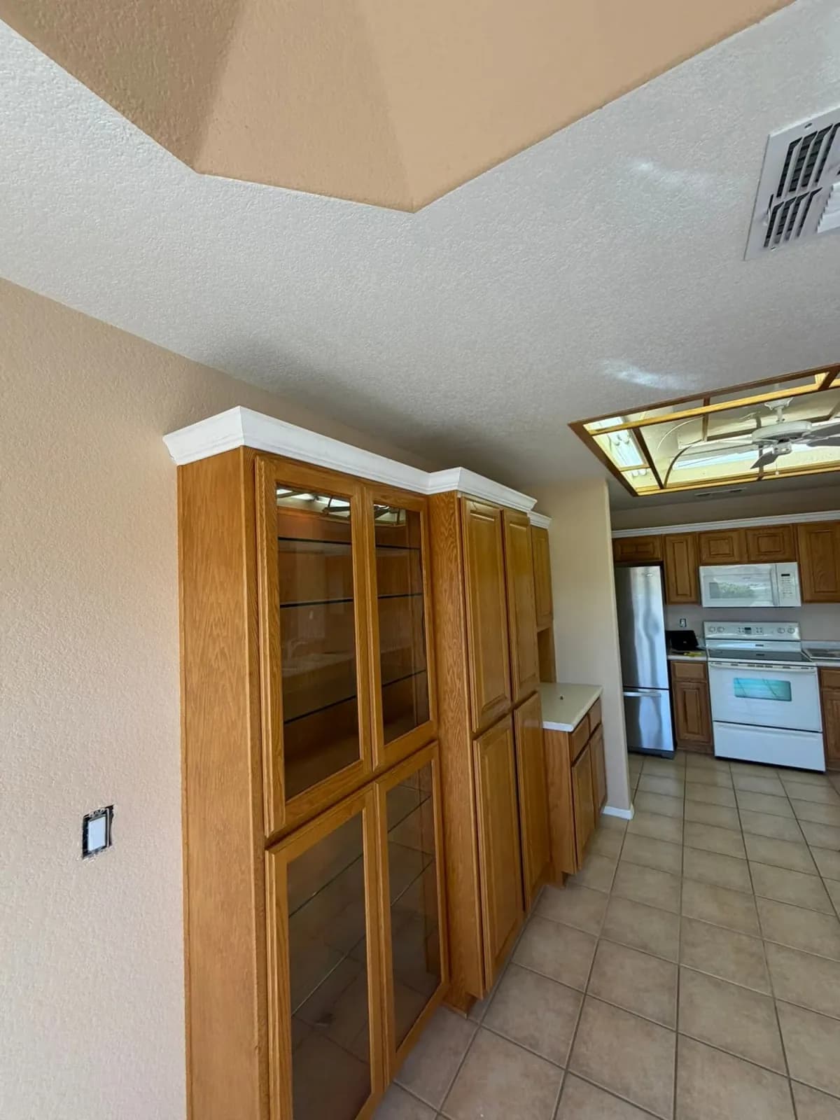 Custom wet bar built in cabinetry by Ramos Cabinetry and Construction in Mesa, AZ